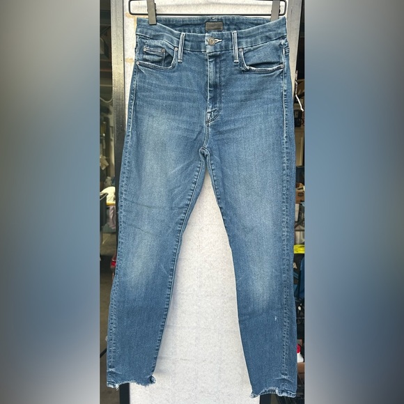 MOTHER Classic Blue Jeans The Looker Ankle Jeans in We The Animals
MOTHER - Picture 10 of 15